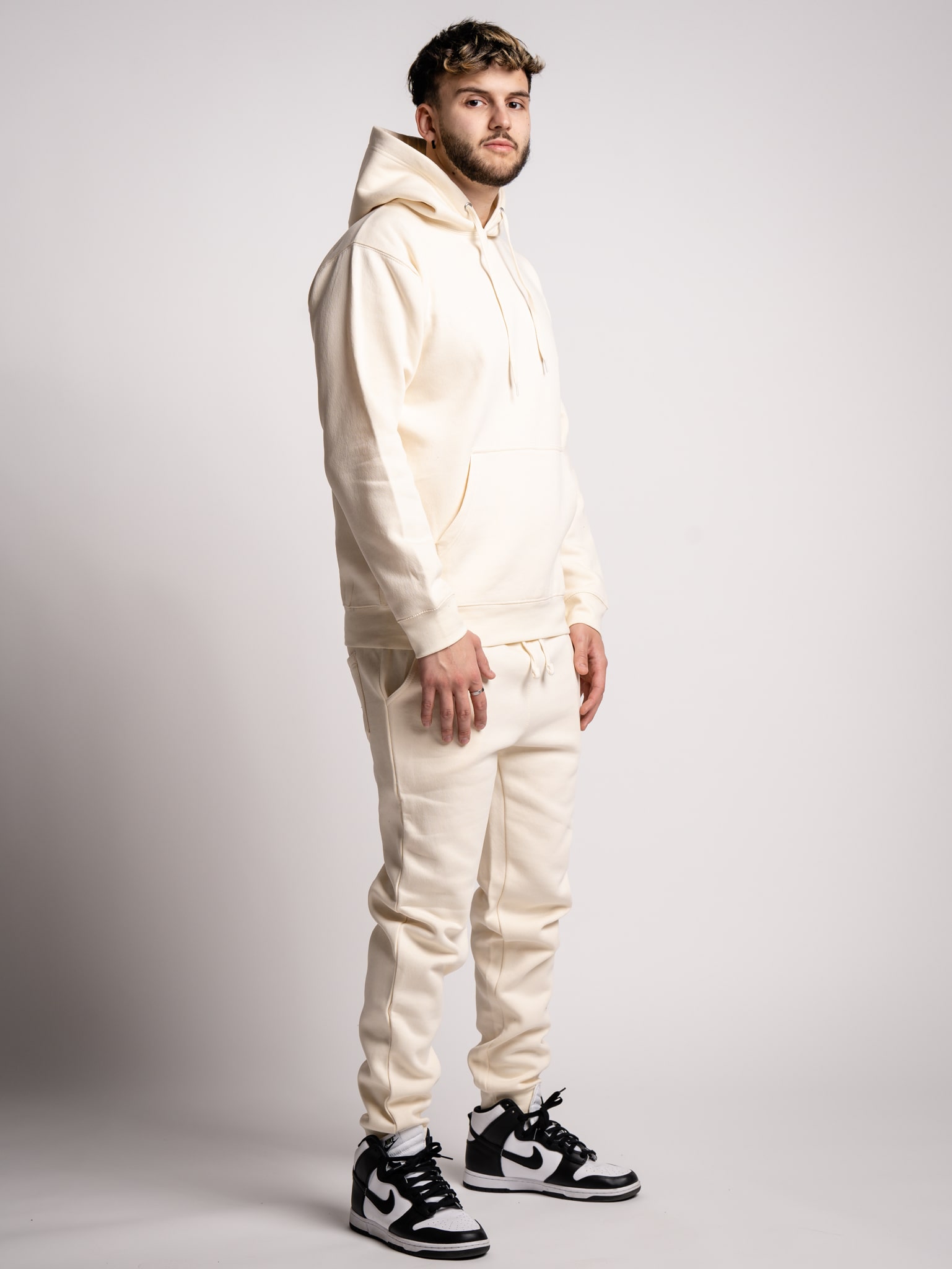Heavy Blend Fleece Hooded Sweatshirt off-white2